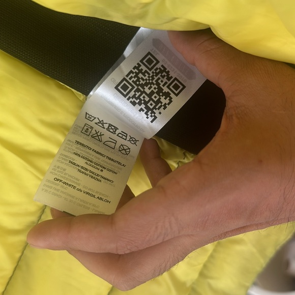 Off-White Black and Yellow Puffer (100% Authentic) Extremely Rare Size M(Slim L) - Picture 12 of 13